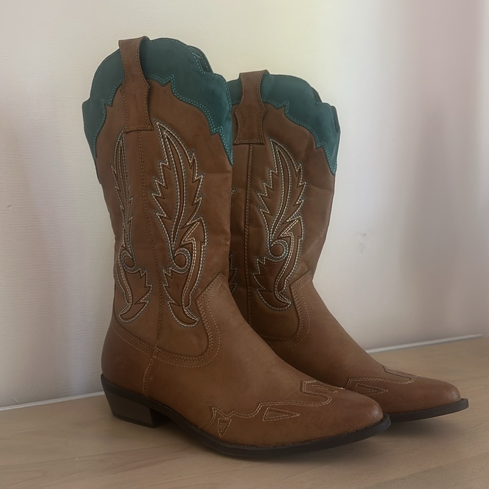 Vintage Look Tan & Teal Cowboy Boots